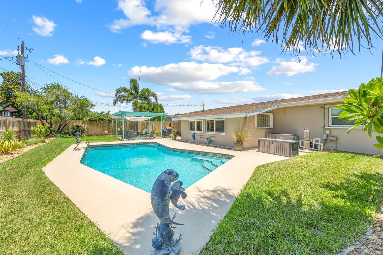 Building Photo - 128 Martin St