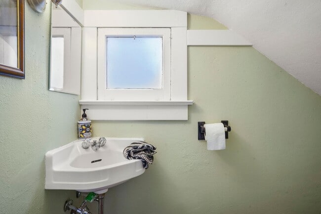 Building Photo - Charming Home Near Colorado College – Walk to Downtown & Trails!