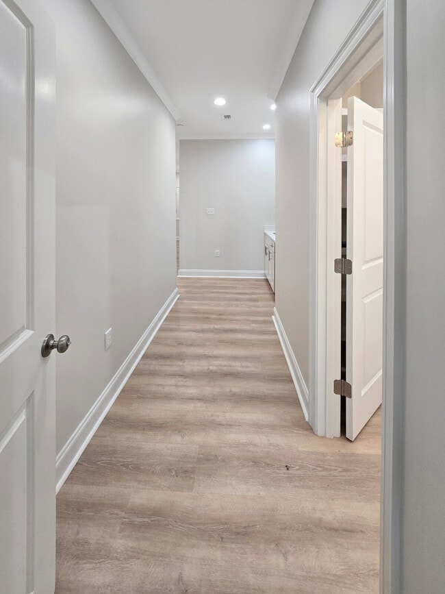 Building Photo - 996 Beach Blvd W