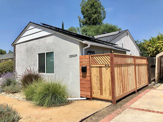 Private Entry - 22039 Gilmore St