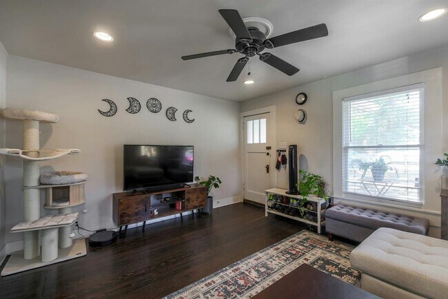 Building Photo - 3111 Robinson Ave