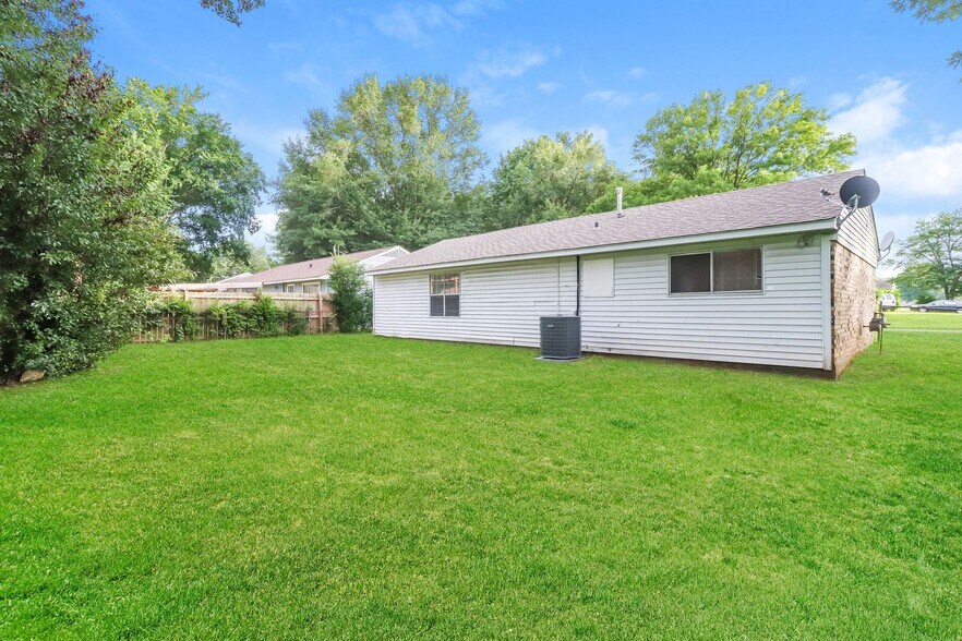 Building Photo - 6150 Devon Cir