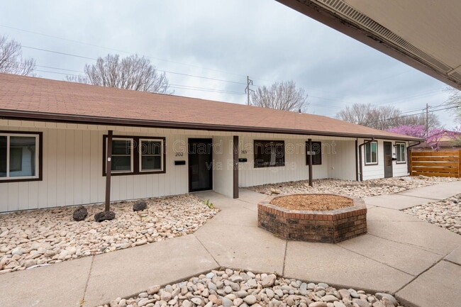 Building Photo - 750 W Dayton Ave