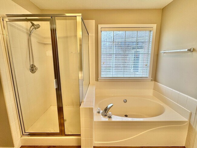 Building Photo - Charming 3-Bedroom, 2-Bath Home in Desirable Deer Creek!