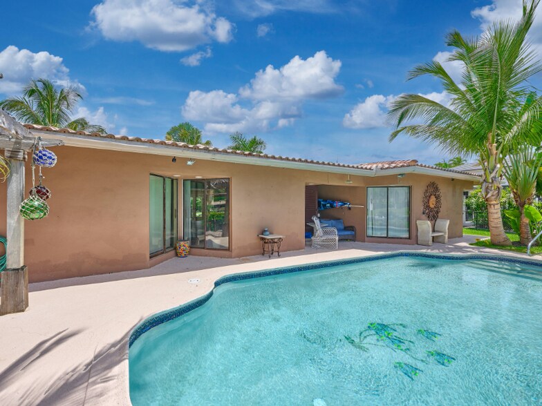 Building Photo - 2810 NE 48th Ct