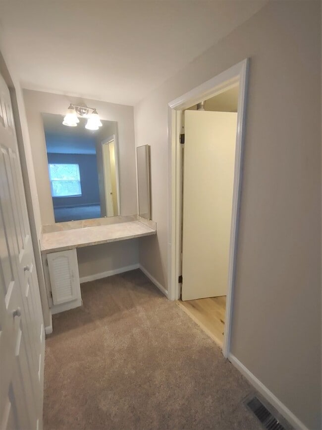 Building Photo - Move-in ready Home located in the Walnut C...