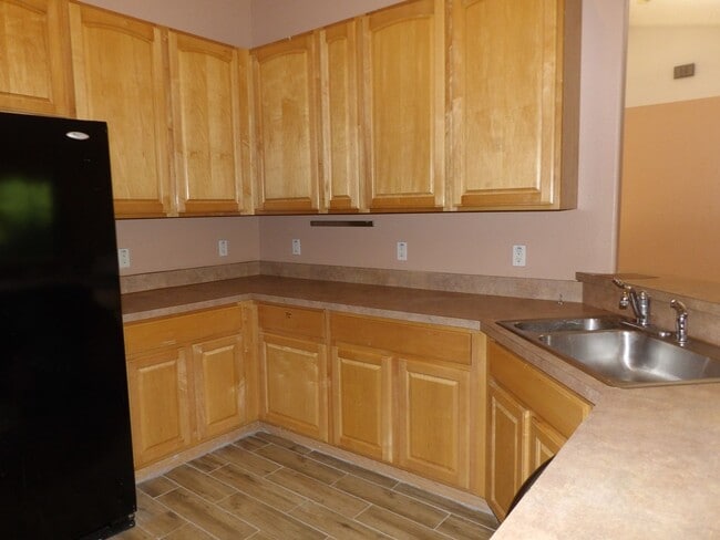 Building Photo - Spacious 4 Bedroom 2236 Sq Ft Call Carole ...