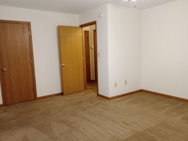 Building Photo - 3546-3548 Prescott Dr.