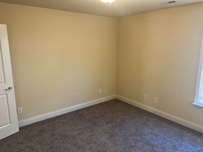 Building Photo - 29886 Park Hill Dr