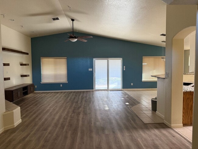 Building Photo - Updated Rental Available Now!