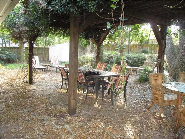 Building Photo - 112 Highland Ave