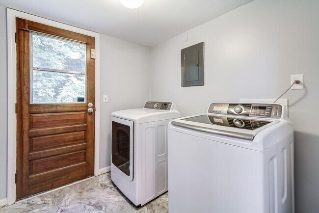 Building Photo - 3907 Jerusalem Ct