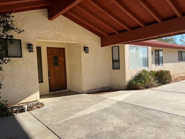 Building Photo - 3 bedroom 2.5 bath Home with a Bonus Room ...