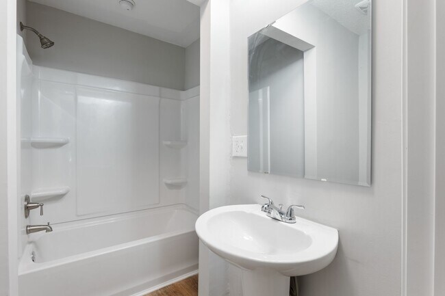 Building Photo - 102 Burdock Cir