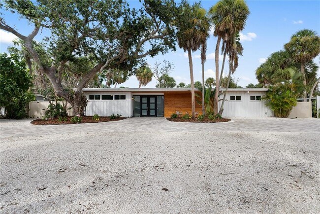 Building Photo - 4879 Commonwealth Dr