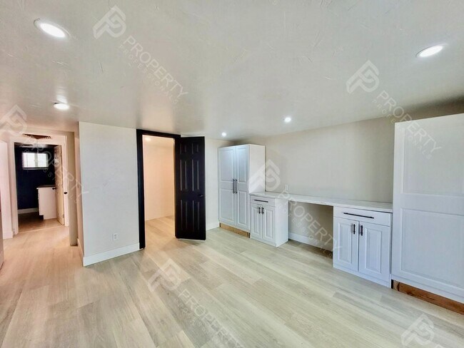 Building Photo - 4 Bedroom Home in Downtown Rifle for Rent