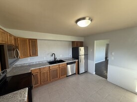 Kitchen - 6383 Everest Dr