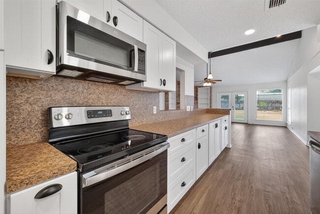 Building Photo - 9538 Ravensworth Dr