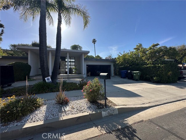 Building Photo - 6757 Daryn Dr