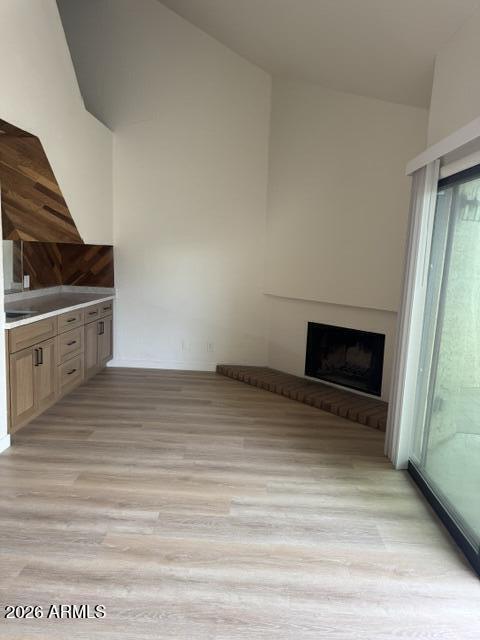 Building Photo - 1818 S River Dr