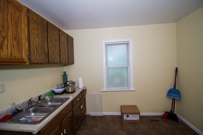 Building Photo - 15104 Halsted St
