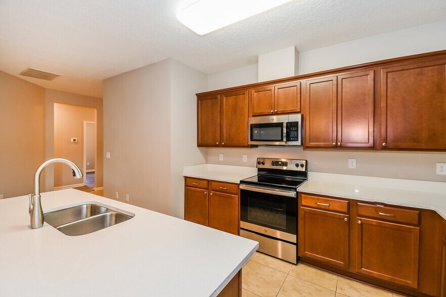 Building Photo - 2325 Creekfront Dr