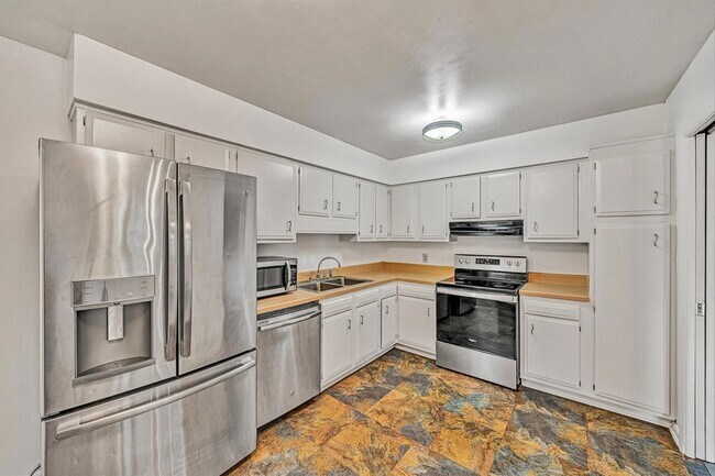 Building Photo - 5260 Crossbow Cir