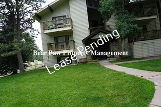 Building Photo - Two Bedroom, One Bath Condo near High School!