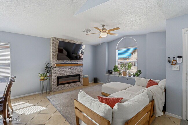 Building Photo - 14181 Tierra Halcon Dr