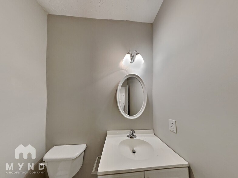 Building Photo - 6204 Ellenwood Dr