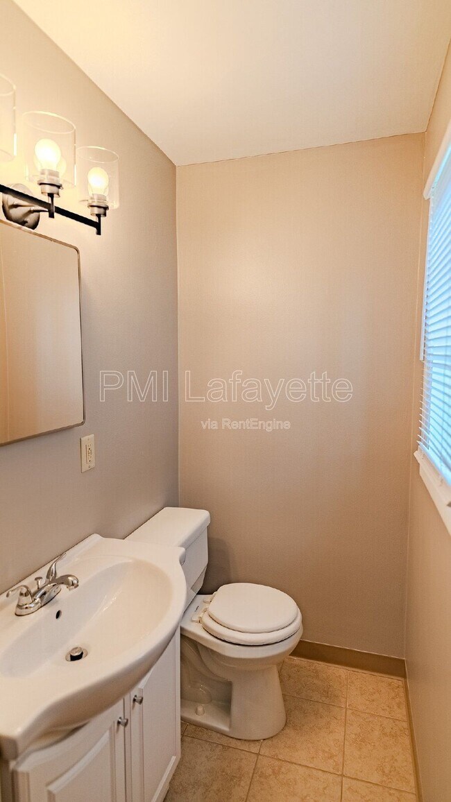 Building Photo - 2454 Poplar Ln