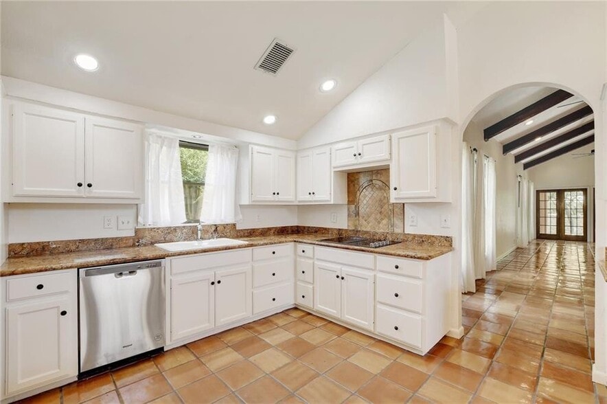 Building Photo - 108 Acapulco Dr