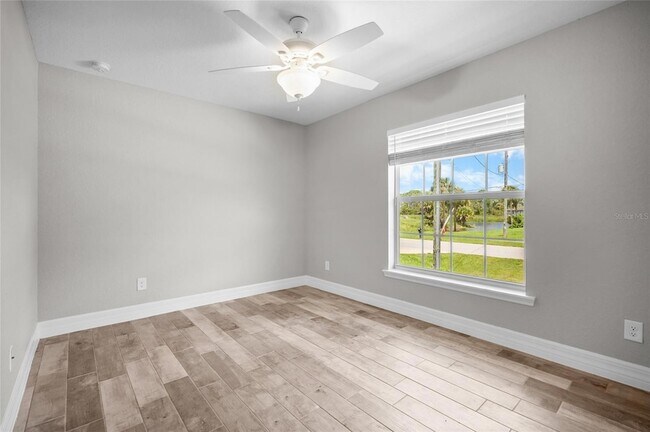 Building Photo - 315 Sweetwater Dr