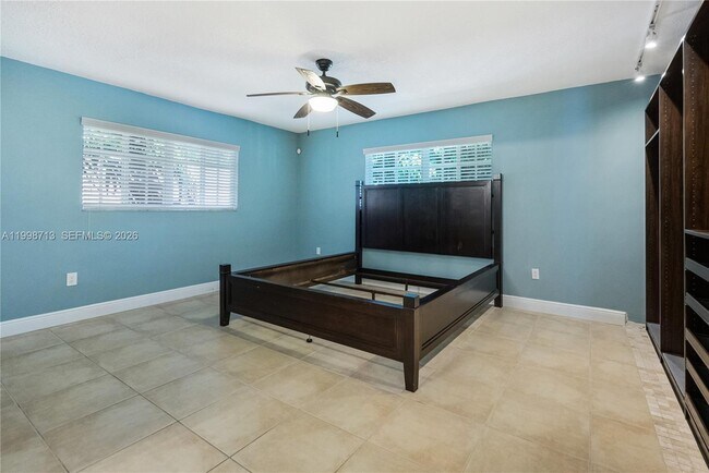 Building Photo - 1333 SW 16th St