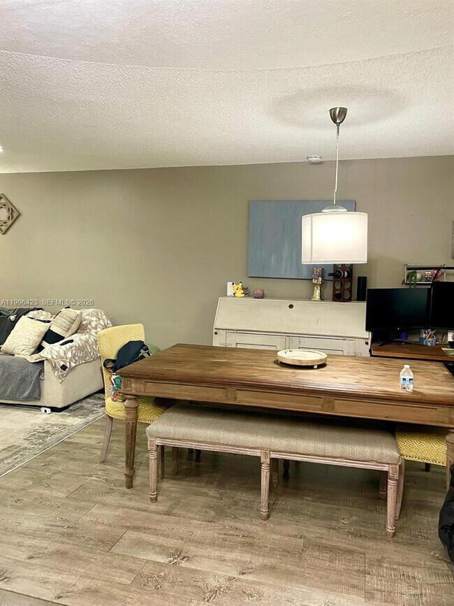 Building Photo - 8423 SW 137th Ave