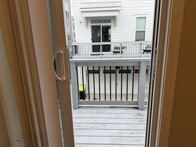 Building Photo - 1057 Vida Wy