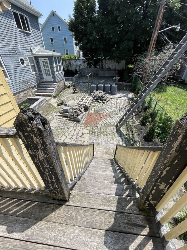 Building Photo - 2 br, 1 bath Duplex - 26 Shepard St 2