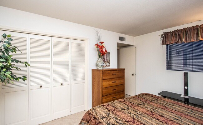 Building Photo - 7631 E Sandalwood Dr
