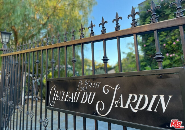 Building Photo - 2851 Seabreeze Dr