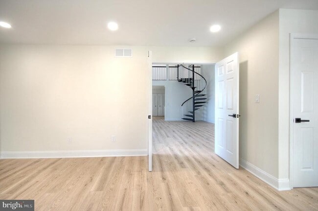 Building Photo - 1326 Chanticleer