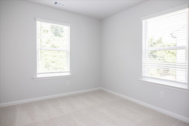 Building Photo - Newly Constructed 4bd/3.5ba Minutes From A...