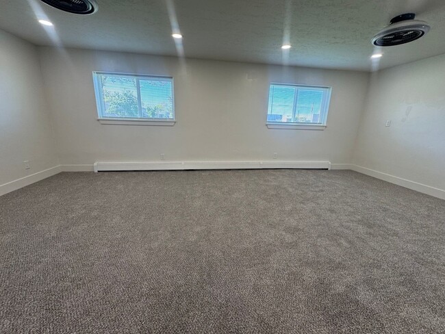 Building Photo - 210 W 1100 N