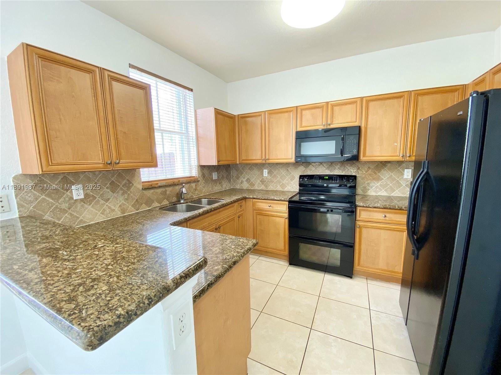 Building Photo - 990 NW 99th Ct