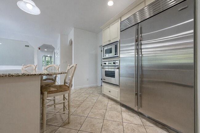 Building Photo - Stunning house for rent!!! With a pool!