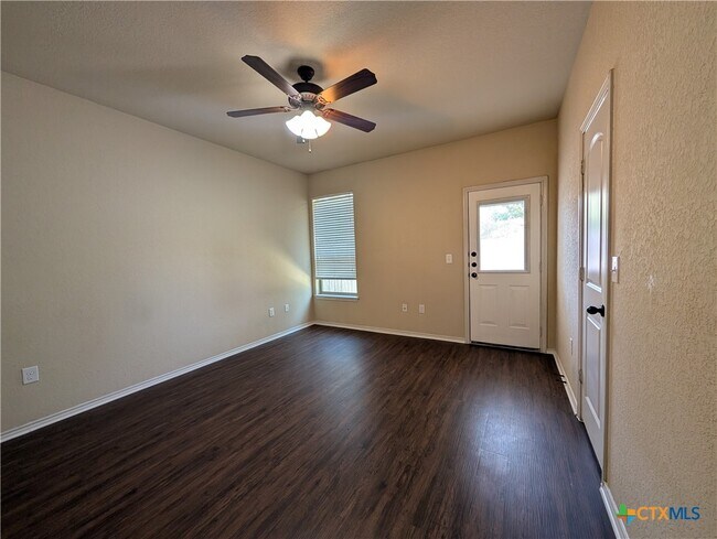 Building Photo - 660 Creekside Cir