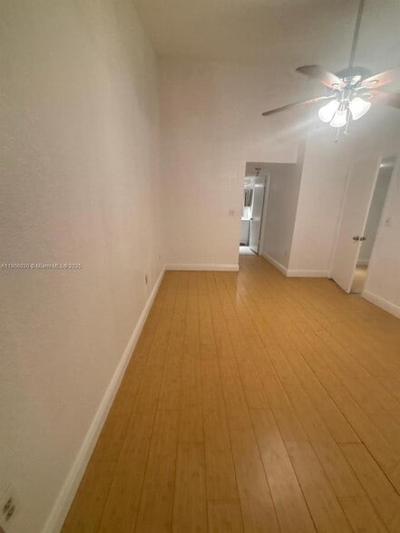 Building Photo - 2831 N Oakland Forest Dr