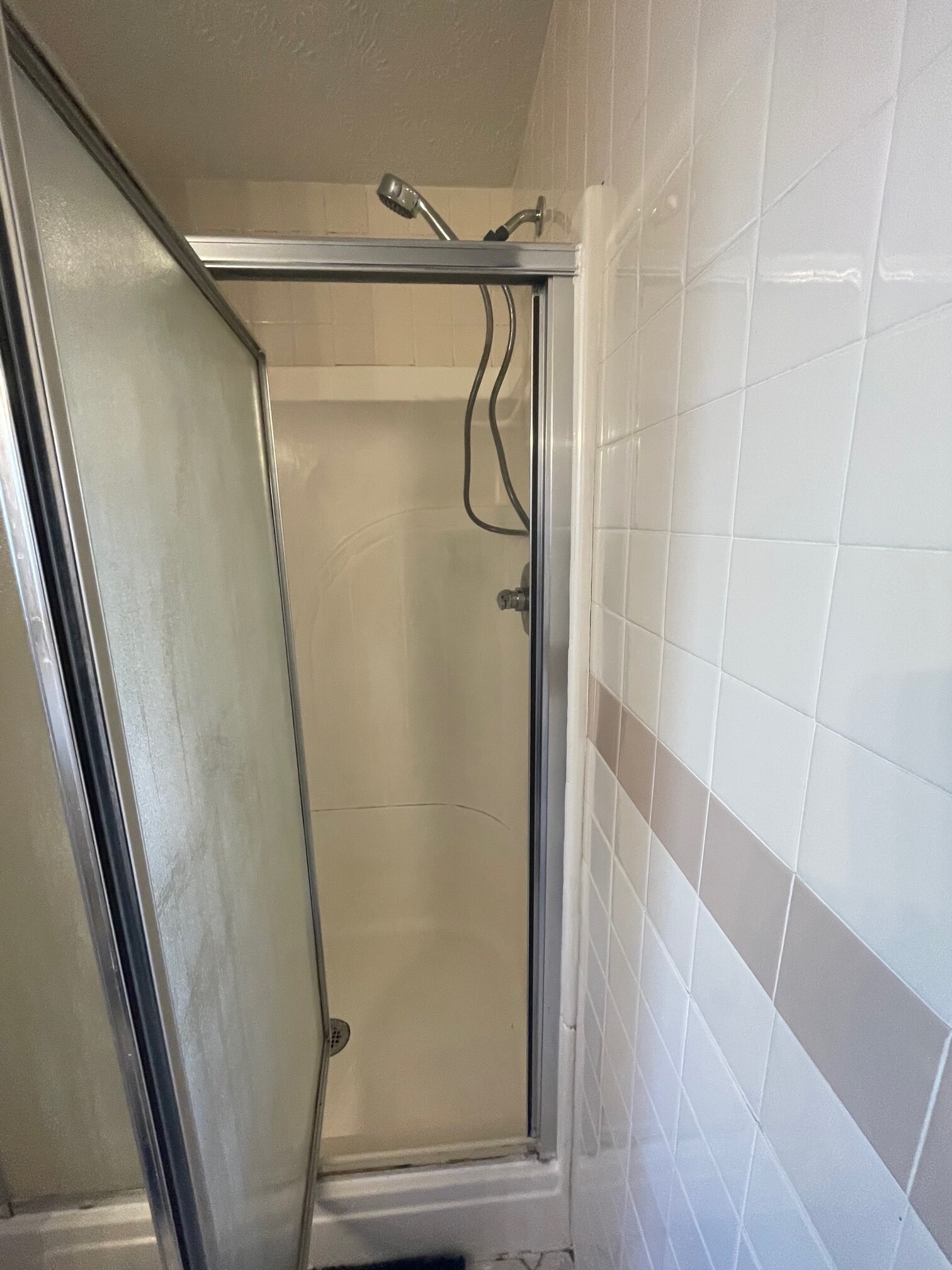 shower - 355-2 11th St