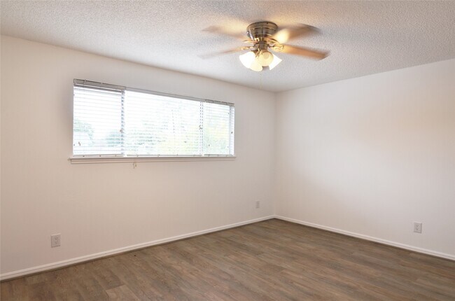 Building Photo - 2372 Triway Ln