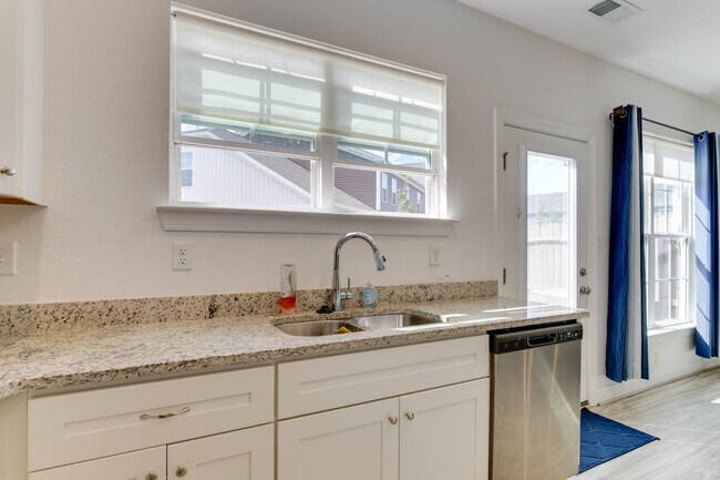 Building Photo - 2416 Trafton Pl