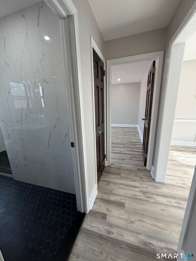 Building Photo - 62 Lincoln Ave